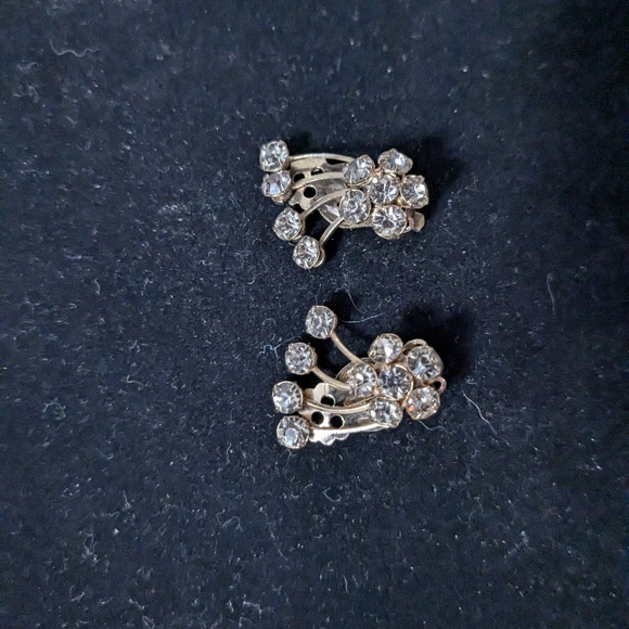 Rhinestone Fan 1950's-60's Clip on Earrings - Picture 5 of 5